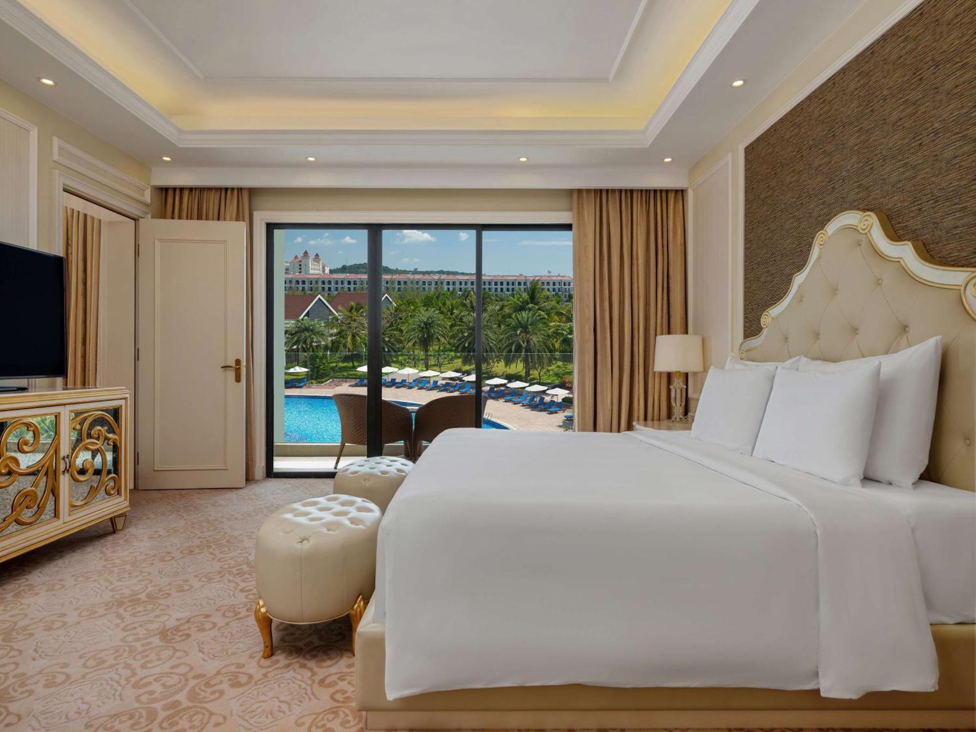 래디슨 블루 리조트 푸꾸옥 두옹 동 외부 사진 A bedroom at the hotel
