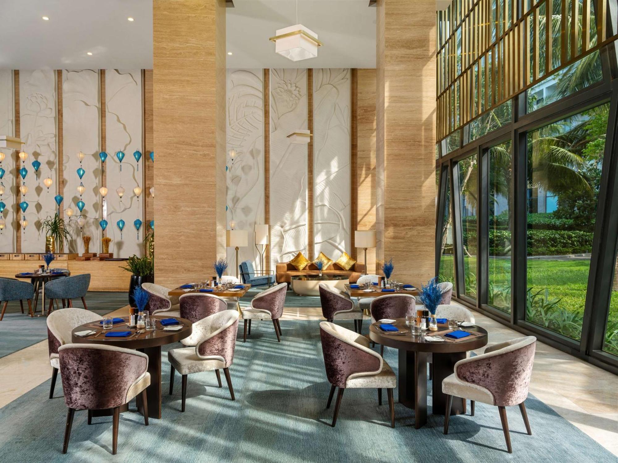 래디슨 블루 리조트 푸꾸옥 두옹 동 외부 사진 The Lounge at the Westin